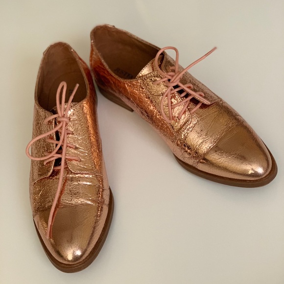 JustFab Shoes - JustFab Rose Gold foil oxford tie up flats